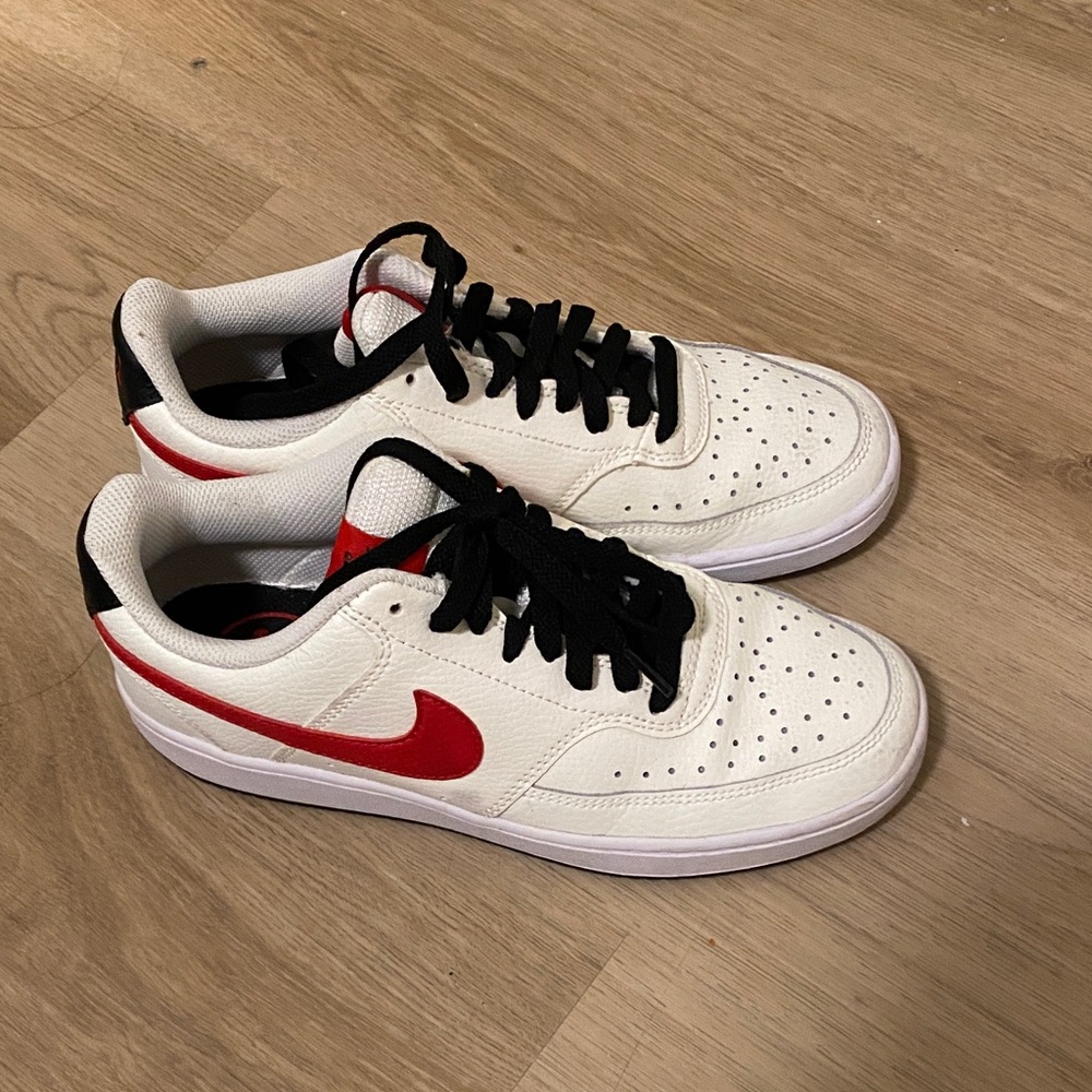 Nike Men's White and Red Sneakers with Black Laces